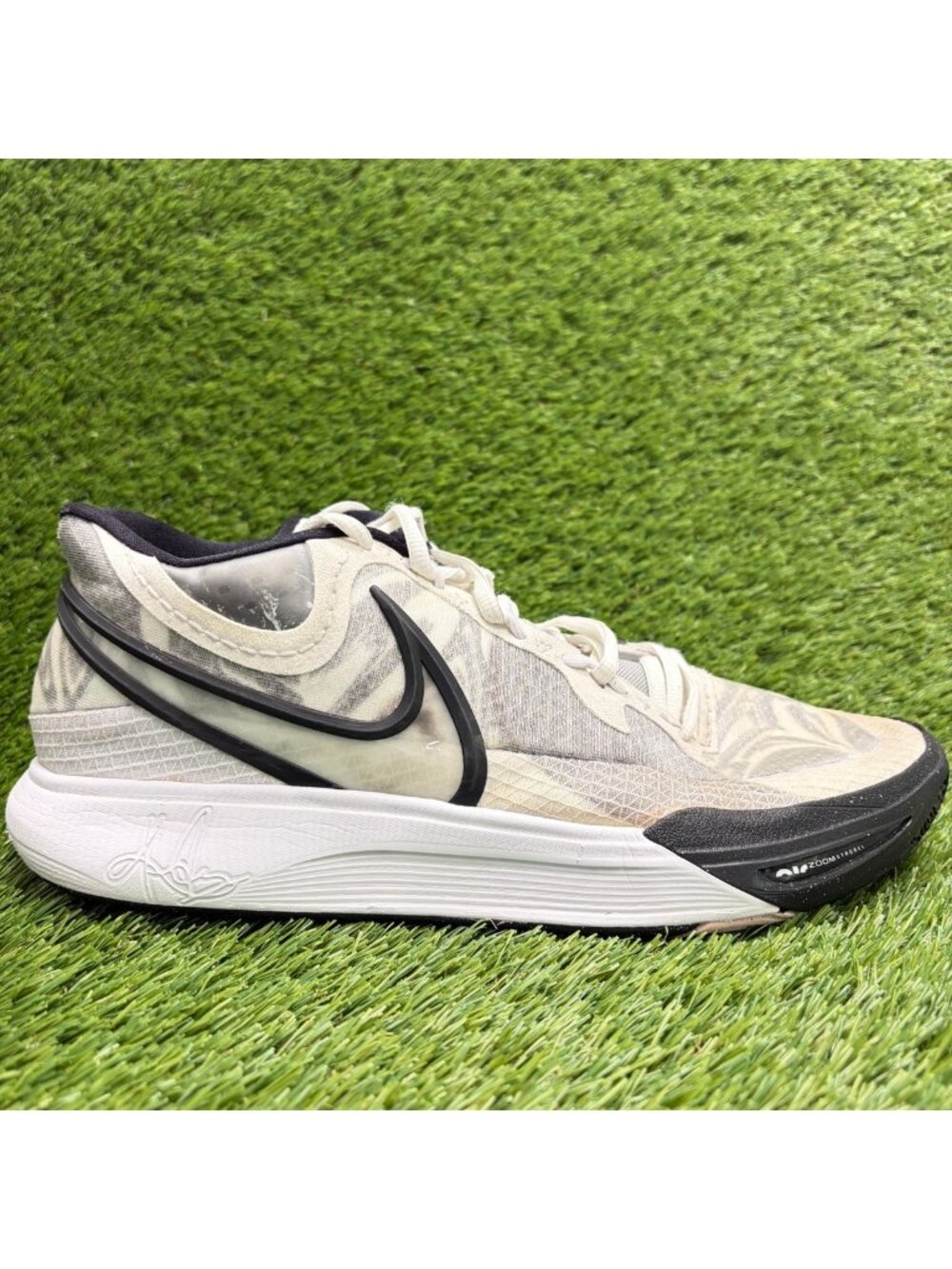Nike Kyrie 8 Mens Size 12.5 White Black Pink Athletic Basketball Shoes Sneakers